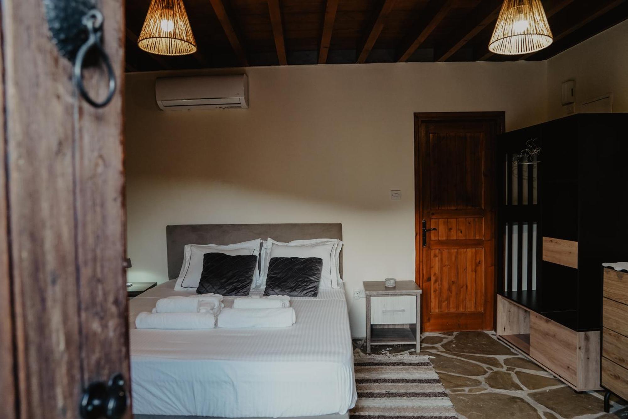 The Stonehouse Suites With Private Bath Spas Limassol Eksteriør billede